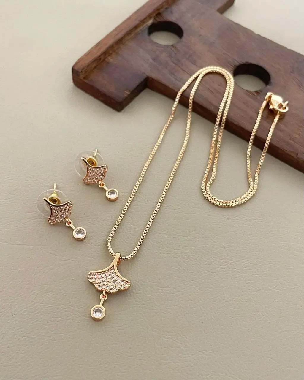Aurora Leaf Pendant set